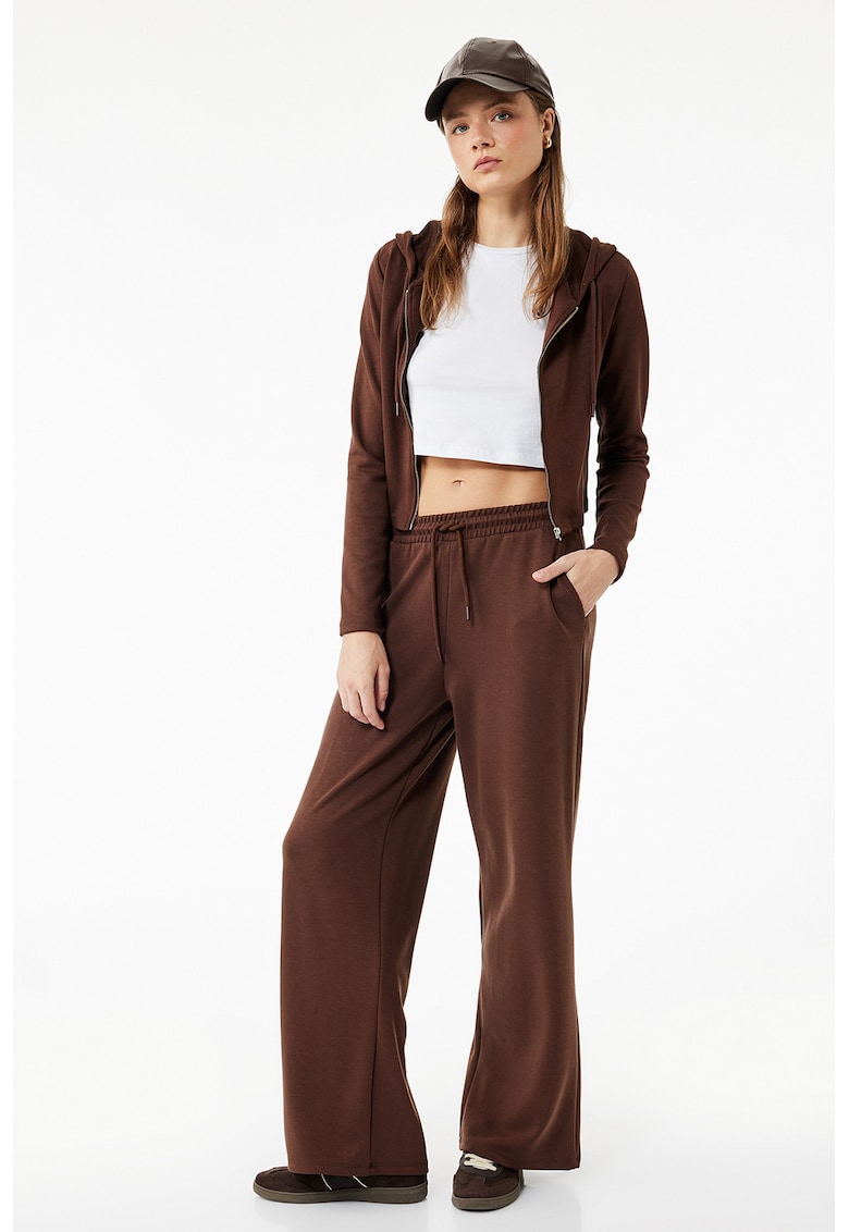 Pantaloni de trening cu buzunare laterale si croiala dreapta - Maro