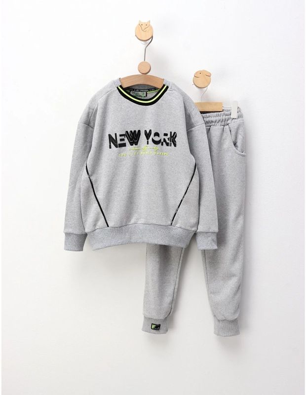 Trening NEW YORK city, gri