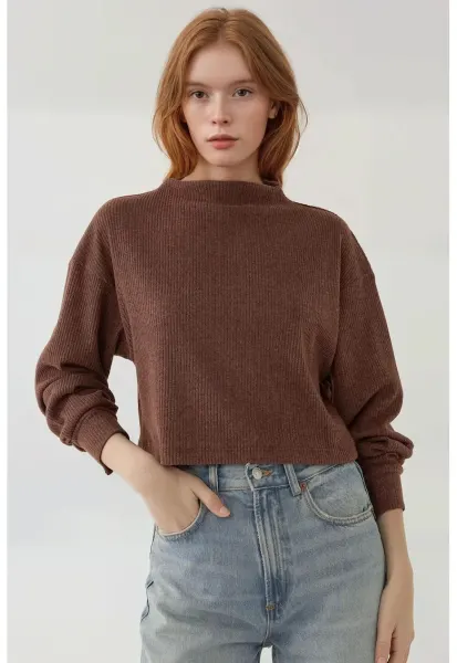Bluza dama  texturata - decolteu tip barca - maro - jerseu poliester