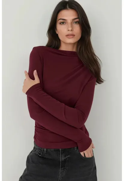 Bluze dama -  bluza cu guler barca si detaliu plisat - rosu burgundy - jerseu