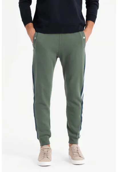 Pantaloni de trening cu croiala conica si segmente laterale contrastante - Alb/Bleumarin/Verde sparanghel