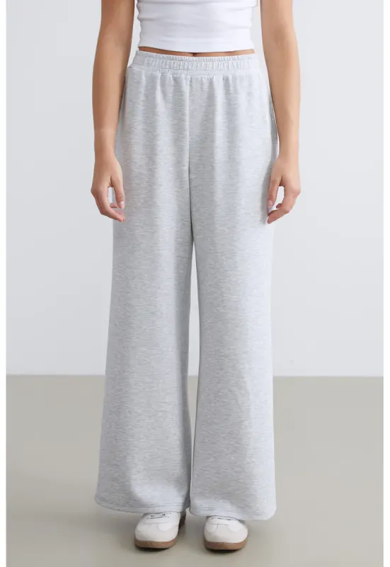 Pantaloni de trening din amestec de modal cu croiala ampla - Gri deschis melange