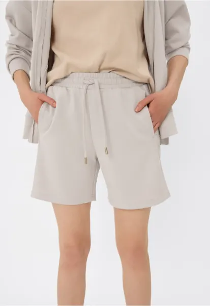 Pantaloni scurti sport pentru femei  M-Lotiz - bej
