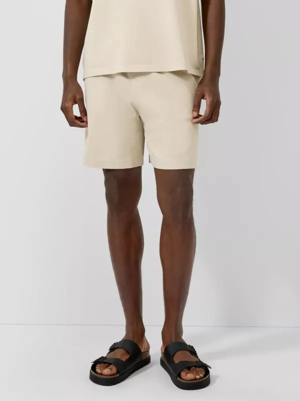 Q/S by s.Oliver Pantaloni scurti de trening barbati, din jerseu gros, cu talie medie, Regular fit, Crem (SELECTATI MARIMEA: XL)