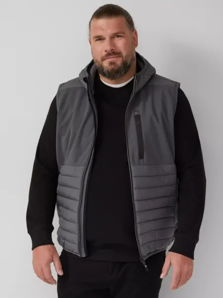 s.Oliver Big Sizes Vesta sport barbati, pentru exterior cu gluga si croiala Regular fit, Gri inchis (SELECTATI MARIMEA: 2XL)
