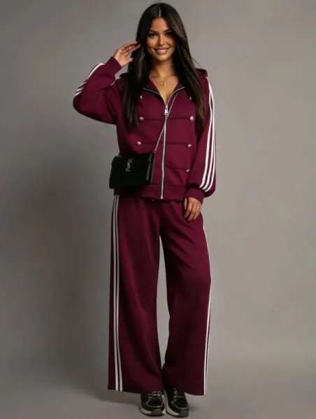 Trening dama burgundy cu nasturi stil Napoleon si pantaloni largi Nikita